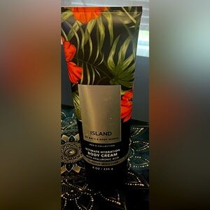 Bath & Body Works Ultimate Hydration Body Lotion - Island